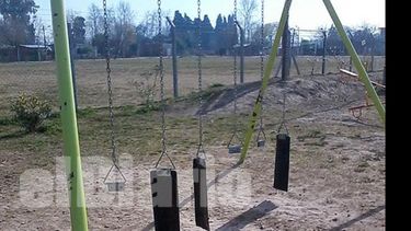 Así luce la plaza del barrio Luchetti en estos días..