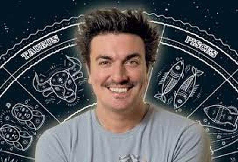 Joe Fernández llega este sábado con su stand up de tarot al predio La Fábrica.&nbsp;
