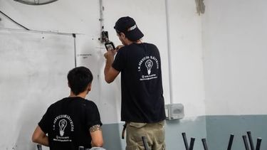 EN OBRA. Antes del inicio de clases, apuran la puesta a punto de las escuelas.