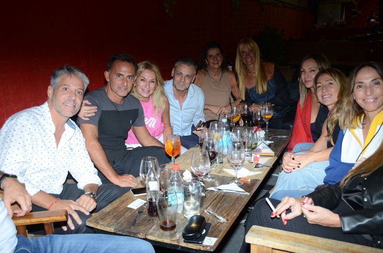 Diego y Yanina Latorre estuvieron cenando con amigos.
