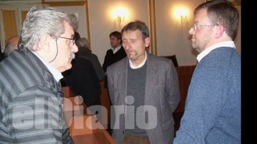 Claudio Manassali (Del Viso), Orlando Bargaglio (Defensor del Pueblo) y Marcelo Buyatti (Alberti) en un intento de mediación en el Municipio durante 2010..