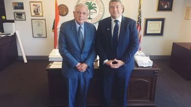 D´Onofrio, con el alcalde de Miami