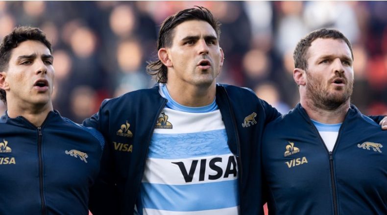 Pablo Matera (centro) sigue sumando caps en Los Pumas.