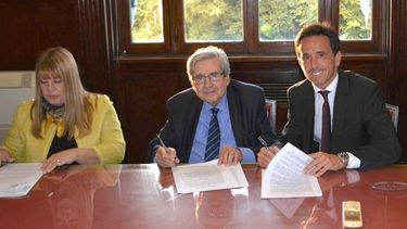 ACUERDO. El convenio permitirá capacitar a los profesionales..