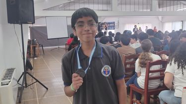 MEDALLA DE PLATA. Ariel Guanuco compitió con más de 400 alumnos de todo el país. MEDALLA DE PLATA. Ariel Guanuco compitió con más de 400 alumnos de todo el país.