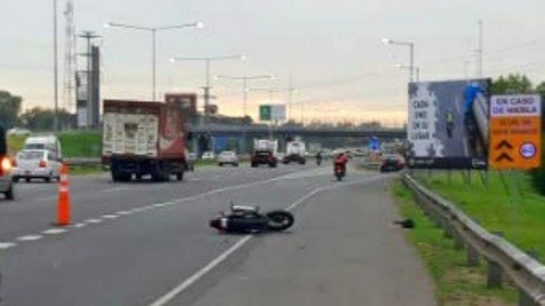 El motociclista aguardó 50 minutos la llegada de la ambulancia. .