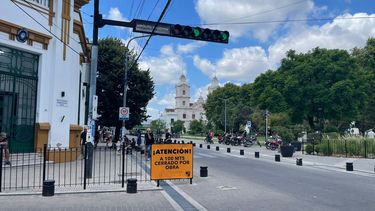 EN OBRA. Los carteles el centro advierten cobre los desvíos en el tránsito.