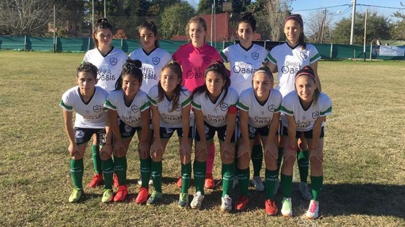 TRIUNFO. El equipo de Las Reinas que el domingo ganó en Pilar..