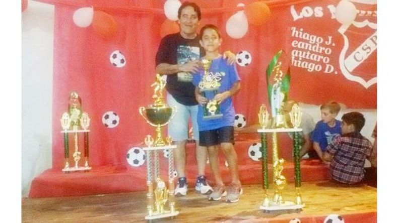 GOLEADOR. Ricardo Navas junto al artillero, Benjamín Figueredo..