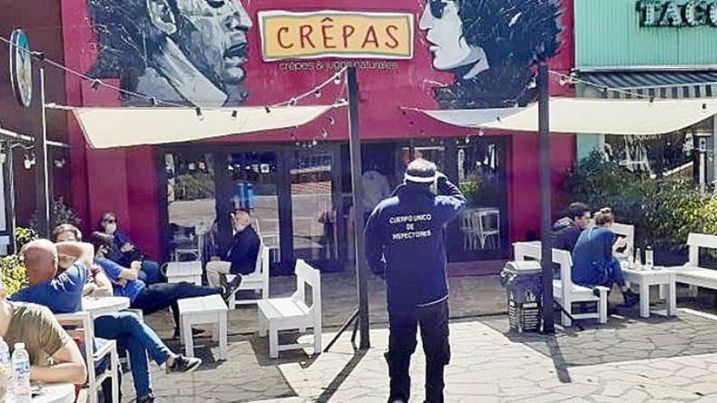 CREPAS. El local clausurado en el patio de comidas de Torres del Sol. .