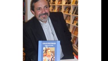 Sergio Schiappacasse durante su presentación en la Feria del Libro..