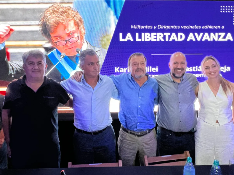 EN PILAR Roberto Costa y Sebastin Pareja condujeron el acto