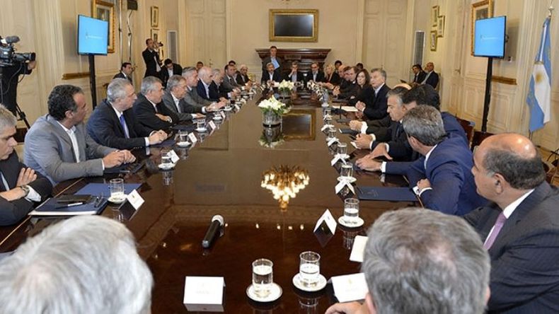 FIRMA. Los gobernadores sellaron ayer su acuerdo con Nación..