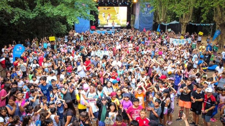 DESPEDIDA. Una multitud participó del último día de las escuelas de verano..