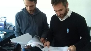 DOCUMENTOS. Laurent y Achával repasan los números de la seguridad..