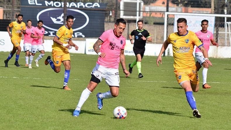 Carrasco al ataque. (FOTO: FREDY CABALLERO)..
