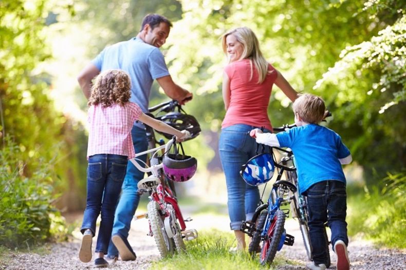 El ciclismo es una actividad que disfrutan tanto jóvenes como adultos. Foto. Infosalus..jpg