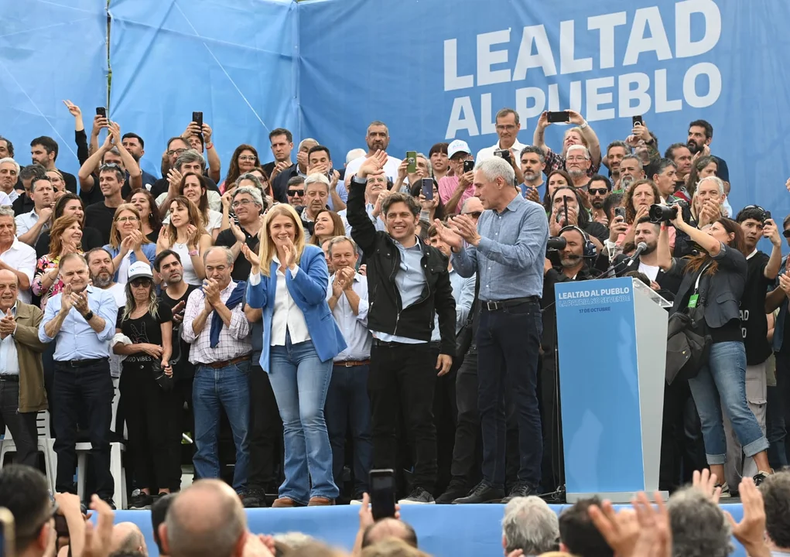 LEALTAD. Achával acompañó en Berisso al gobernador Axel Kicillof.