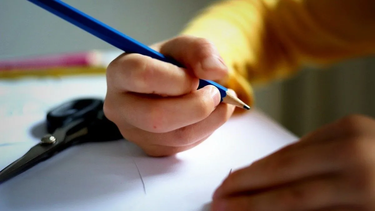 El fenómeno del ausentismo estudiantil crece en Argentina y muestra un aumento sostenido en escuelas secundarias, con más casos graves. El fenómeno del ausentismo estudiantil crece en Argentina y muestra un aumento sostenido en escuelas secundarias, con más casos graves.