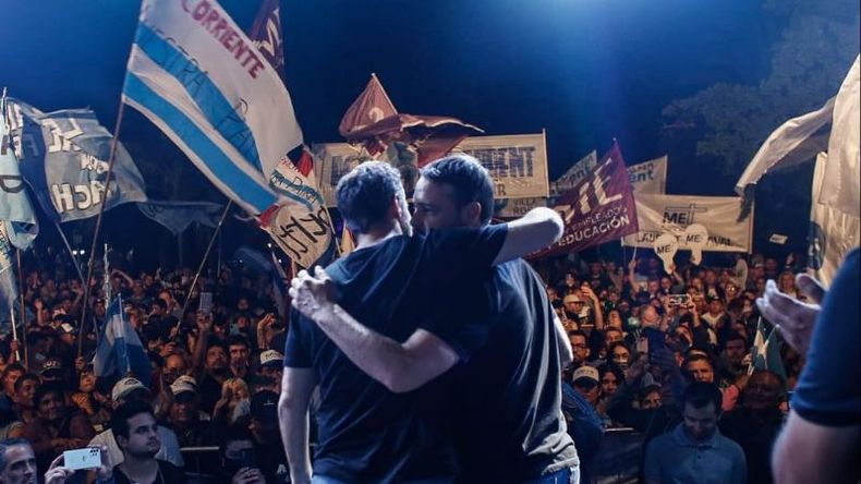 FESTEJO. Achával y Laurent encabezaron la celebración ante una multitud con discursos encendidos..
