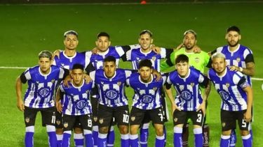 EQUIPO. Metalúrgico rescató un punto en la cancha sintética de Hacoaj.