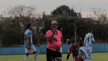 CHUPETE. Hernández festeja su paternidad tras marcar el empate de Real.