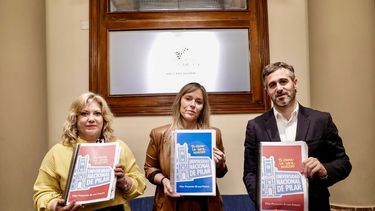FIRMAS. Federico Achával junto a las senadoras Cristina López Valverde y Juliana Di Tullio.