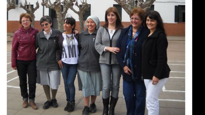 HAY EQUIPO. Las responsables de los niveles primario y secundario del instituto..