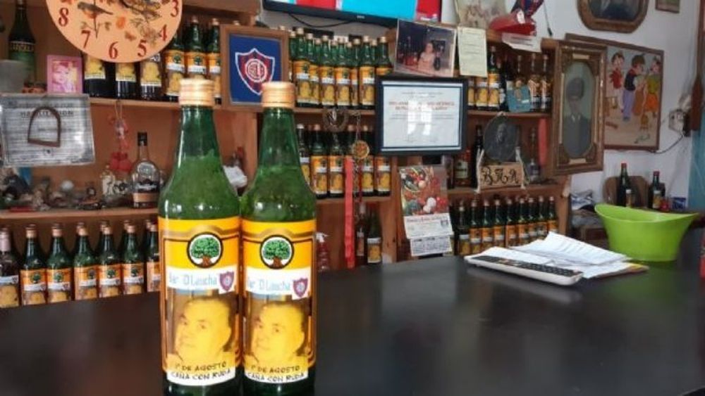 La caña con ruda del Bar El Laucha homenajea a Antonio Lucas, creador del lugar..