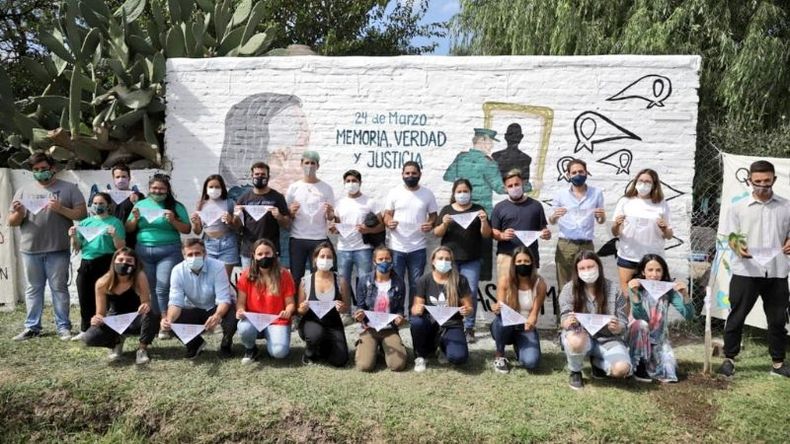 Mural inaugurado en Manuel Alberti, realizado por distintas agrupaciones..