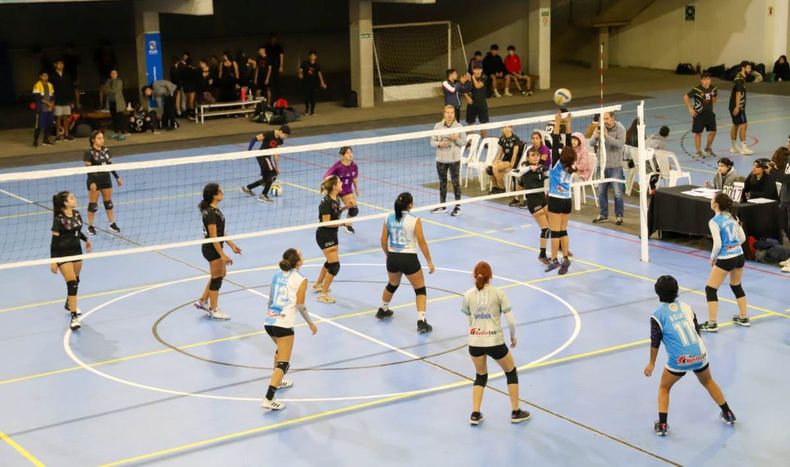 La LIga Municipal de Vóley se juega en todo Pilar.