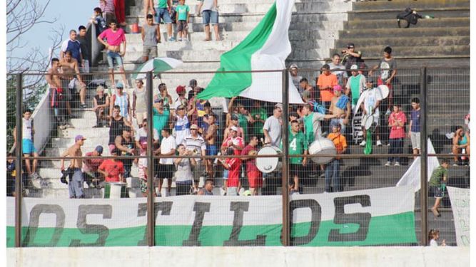 Fiel hinchada. Barrios Unidos Los Tilos festejó su primer título en el Torneo de Primera de la Asociación Pilarense. Pero la conquista no solo fue por la estupenda labor del equipo sino también de su gente, que lo acompañó a todos lados y, en especial, en la gran final jugada en el Barraza..