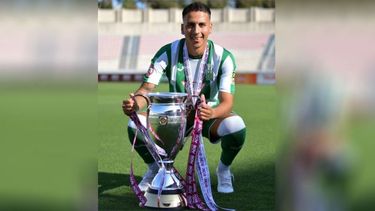 CON LA COPA. Brandon ganó el título del torneo Maltés con Floriana. .