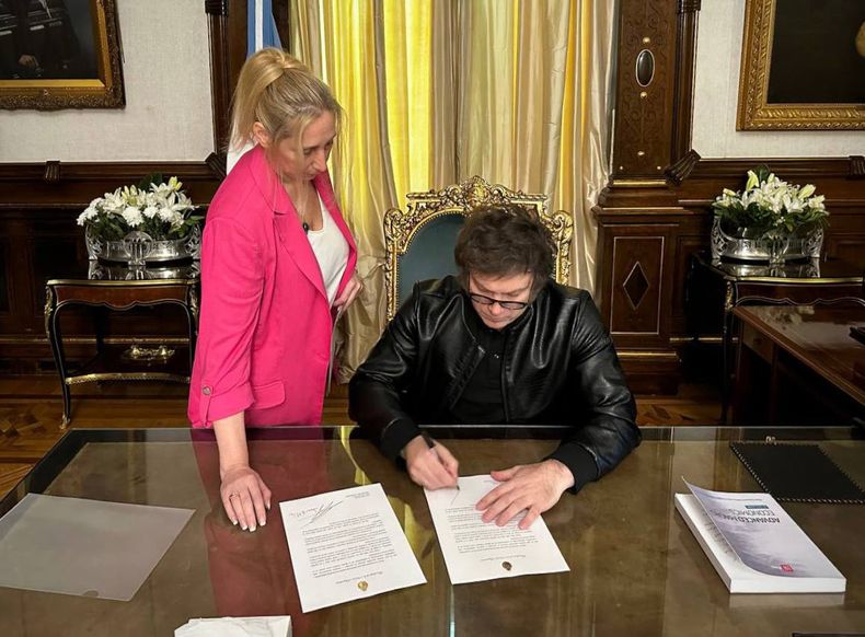 FIRMA. Javier Mieli vetó la aplicación de la Ley de emergencia en discapacidad.&nbsp;&nbsp;