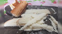 Rafa Guarrera / @RafaGuarrera. Esto es lo que me vendieron hoy por pan de Viena en panadería la Avenida. Se desgranó todo! Seguramente lo elaboraron el jueves pasado..