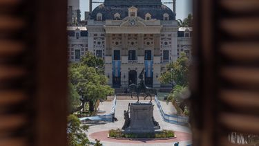 CUESTIÓN DE SUELDOS. La sede de la Gobernación bonaerense.&nbsp;