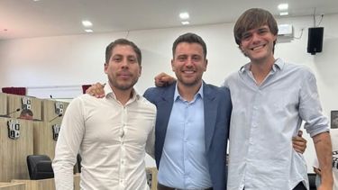 DESPEDIDA. Iván Giordano (FP), este jueves, junto a Iván Soria y Manuel Torres que dejan sus bancas.
