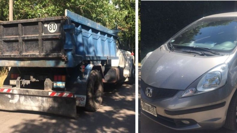 VEHÍCULOS. El camión de basura del que bajaron los agresores y el auto de los periodistas..