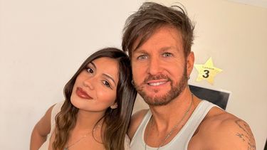 Lisbeth Bulacio junto a Axel, el sábado en el Teatro Gran Ituzaingó.