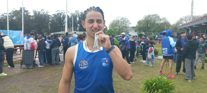 Nicanor Álvarez, de la Escuela Municipal, logró el bronce en el Lanzamiento de Bala Sub 18 con un disparo de 12,64 metros.