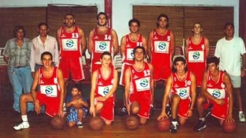 Arriba: Edgar Cordobés (delegado), Carlos Acevedo (utilero), Guillermo Delisi, Martín Caruso, Martín Figueredo, Martín Pérez Bodria, Jorge Rosa y Jorge Urquiza (DT). Abajo: Andrés Guevara, Santiago Sicardi, Federico Martínez, Julio Binetti y Nicolás Lamarque..