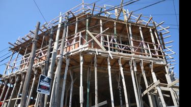 Paralizan obra en Derqui