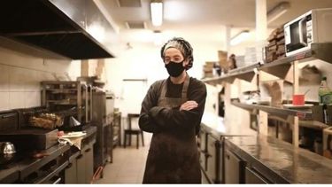 El conmovedor video, finaliza con la frase: La gastronomía no contagia. .