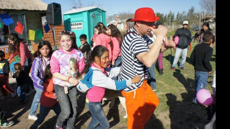 Con más de 100 chicos, la Fundación Creciendo en Pilar festejó el Día del Niño en el merendero Chicos Felices de Derqui..