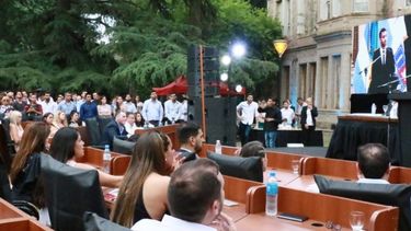 La asamblea se realizará en el Pellegrini, donde juró el intendente Federico Achával en diciembre último. .
