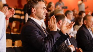TEATRO ARGENTINO DE LA PLATA. Federico Achával dijo presente en la jura de los ministros de Axel Kicillof.