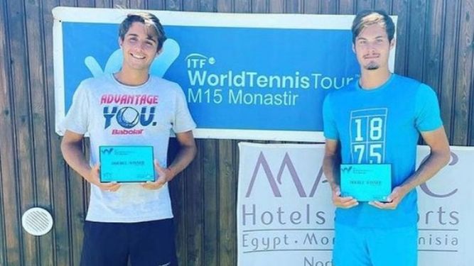 Rodríguez Taverna con el premio de dobles..