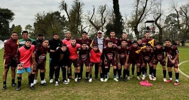 Deportivo Monterrey se juega la chance de volver al Federal y el barrio está revolucionado.