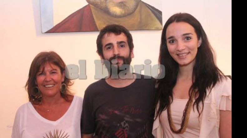 La galerista María Claudia Defante, Eliseo Subiela Moglia y la titular de Cultura municipal, Clarisa Bartolacci ..